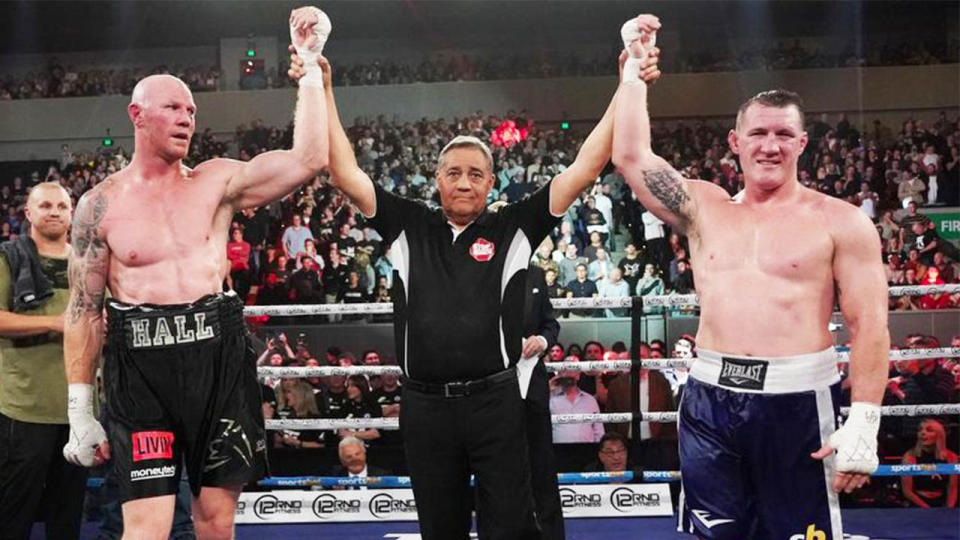 Barry Hall and Paul Gallen's (right) boxing bout in Melbourne has been declared a draw. (AAP)