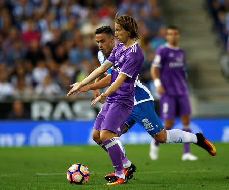 Football Soccer - Espanyol v Real Madrid - Spanish La Liga Santander - RCDE stadium, Cornella - El Prat, Spain - 18/09/16 Real Madrid's Luka Modric and Espanyol's Alvaro Vazquez in action. REUTERS/Albert Gea