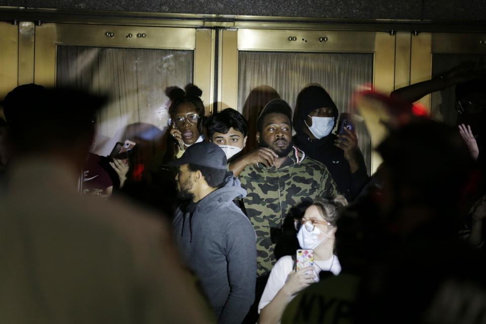 Police officers surround a group of people at Radio City Music Hall before arresting them in New York, Monday, June 1, 2020. Demonstrators took to the streets of New York City to protest the death of George Floyd, a black man who died in police custody in Minneapolis on May 25. (AP Photo/Seth Wenig)