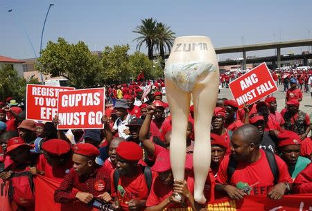 Members of the Economic Freedom Fighters (EFF) gather to march to South Africa's constitutional court in Johannesburg, February 9, 2016. REUTERS/Sydney Seshibedi