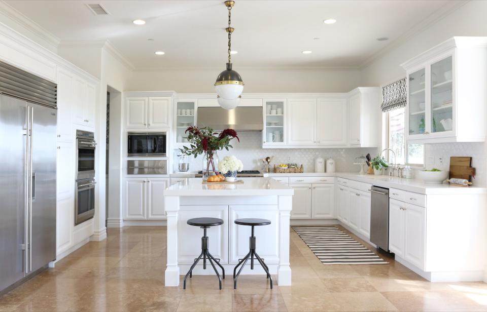 14 Times White Kitchen Cabinets Transformed A Space