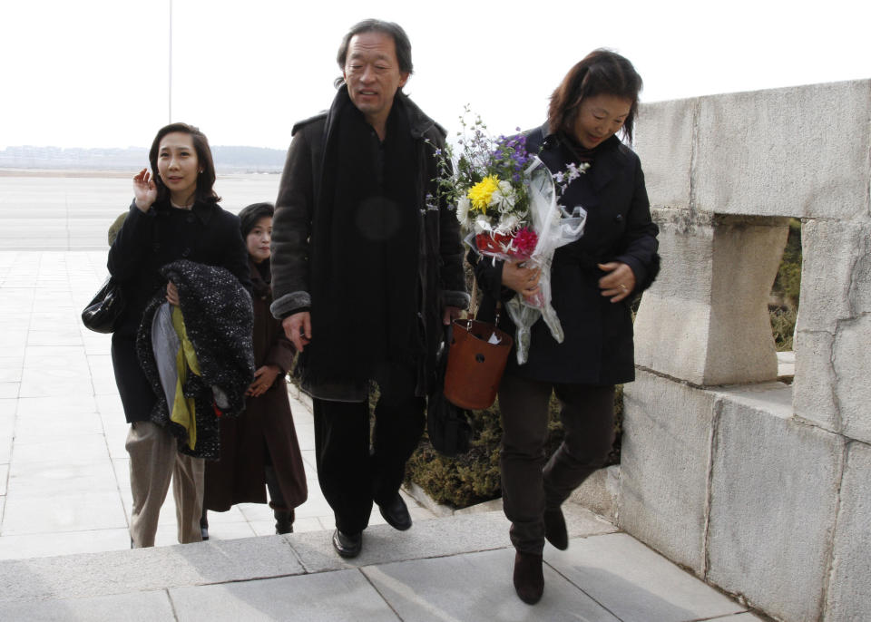 South Korean conductor Chung Myung-whun, center, arrives at Pyongyang airport, in North Korea Tuesday Feb. 28, 2012. Chung, of the Seoul Philharmonic Orchestra, landed in the North Korean capital on Tuesday and is to rehearse with North Korea's Unhasu Orchestra before the musicians make a trip to Paris for a rare joint performance with the Radio France Philharmonic Orchestra next month. (AP Photo/Kim Kwang Hyon)