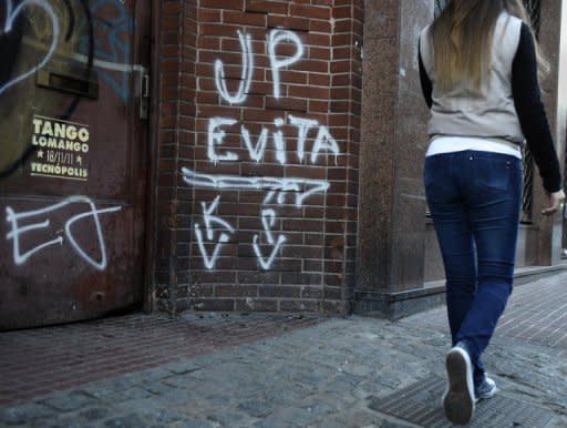 Evita, venerada como una santa por las multitudes y temida por los poderosos, sigue siendo el gran mito femenino argentino a 60 años de su muerte prematura, alimentado por su ascenso al poder desde la pobreza y la lucha por los humildes, inspirando libros, musicales y películas. (AFP | alejandro pagni)