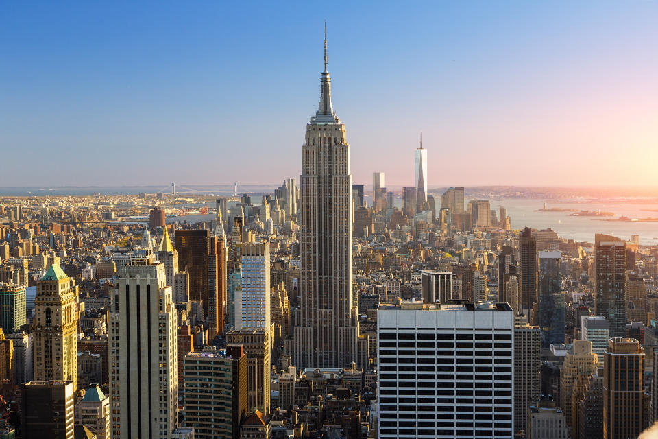 Desde su finalización en 1931 hasta 1971, el Empire State Building de Nueva York fue el edificio más alto del mundo. Perdió ese estatus, pero sigue siendo de los más caros. La familia Malking, propietaria del edificio, cifró su valor en 2.270 millones de euros. (Foto: Getty Images).