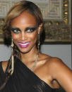 <p>“Me encanta la confianza que el maquillaje me da”, confesó la modelo en una ocasión. Aunque no te lo creas, Tyra no iba a ninguna fiesta de Halloween cuando le hicieron esta foto en 2012. (Foto: Gtres). </p>