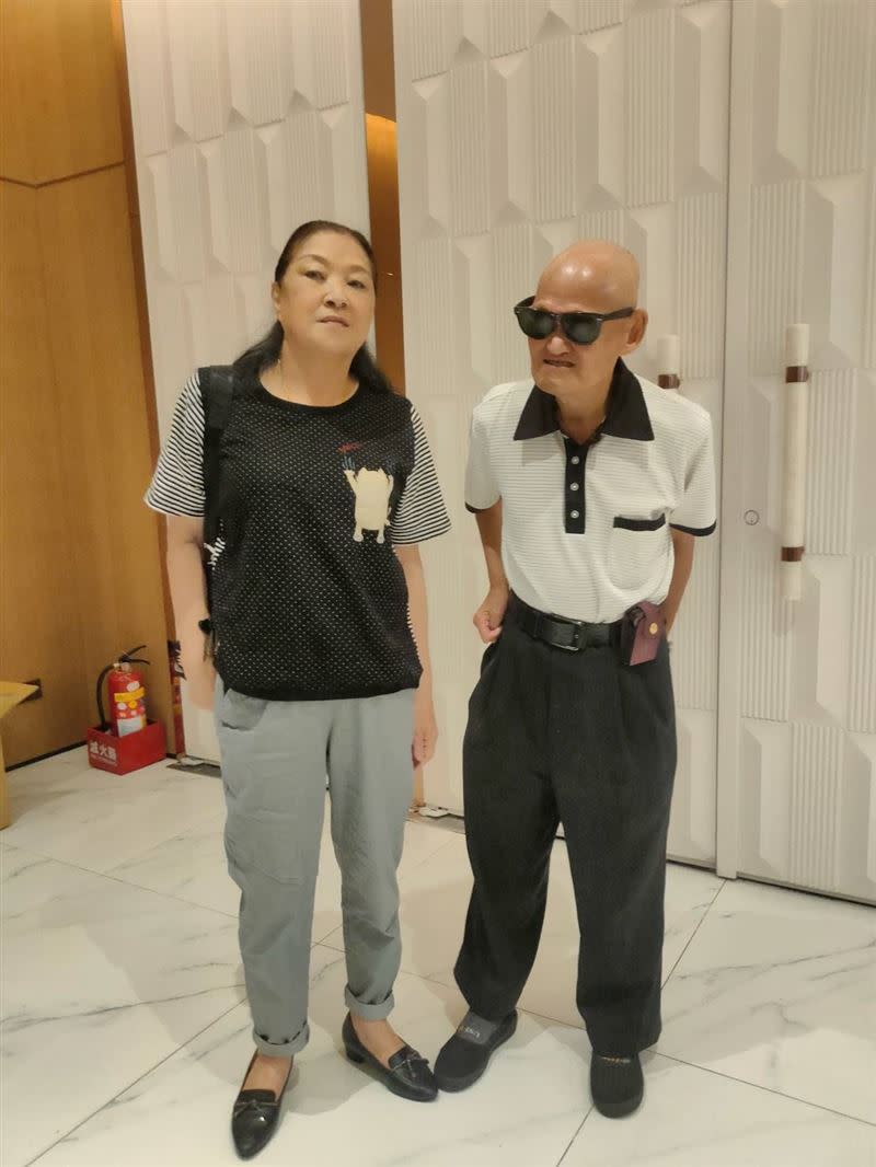 73歲盲人歌手李炳輝的妻子雅惠（左）驚傳罹患中風及帕金森氏症，近況令外界擔心。（圖／資料室）