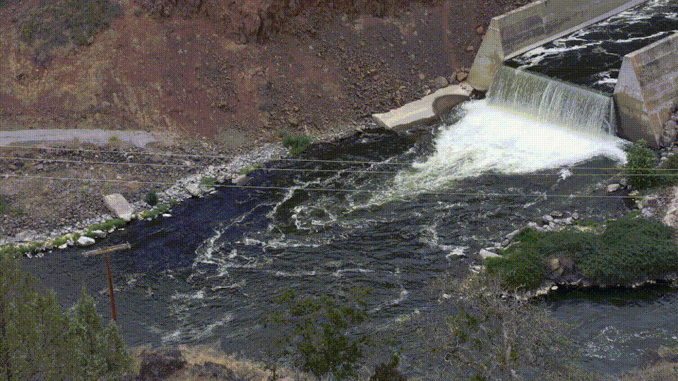 Between 1910 and 1962, the Siskiyou Electric Light and Power Company built three more dams, including the Iron Gate, to bring electricity to Northern California and southern Oregon.