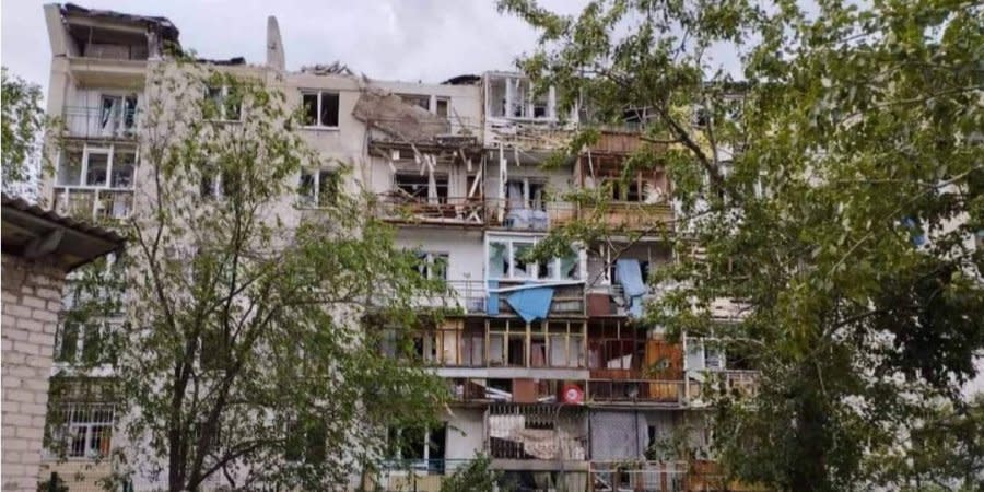 The Russian occupiers continue to strike at residential buildings in Luhansk oblast