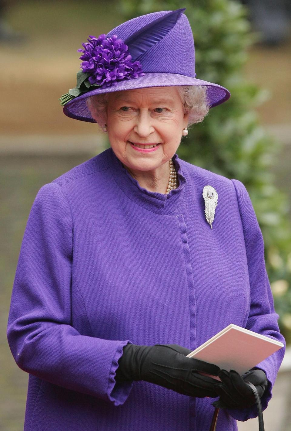 2004: The Queen wearing Ultra Violet (Getty Images)