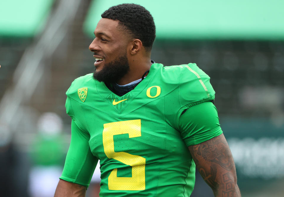 Oregon pass rusher Kayvon Thibodeaux was dominant in his 2021 debut against Fresno State before getting hurt. (Photo by Abbie Parr/Getty Images)