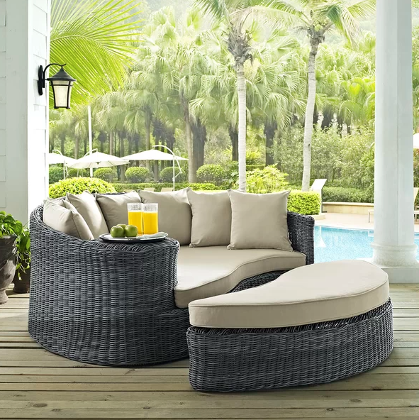 Patio Furniture & Décor