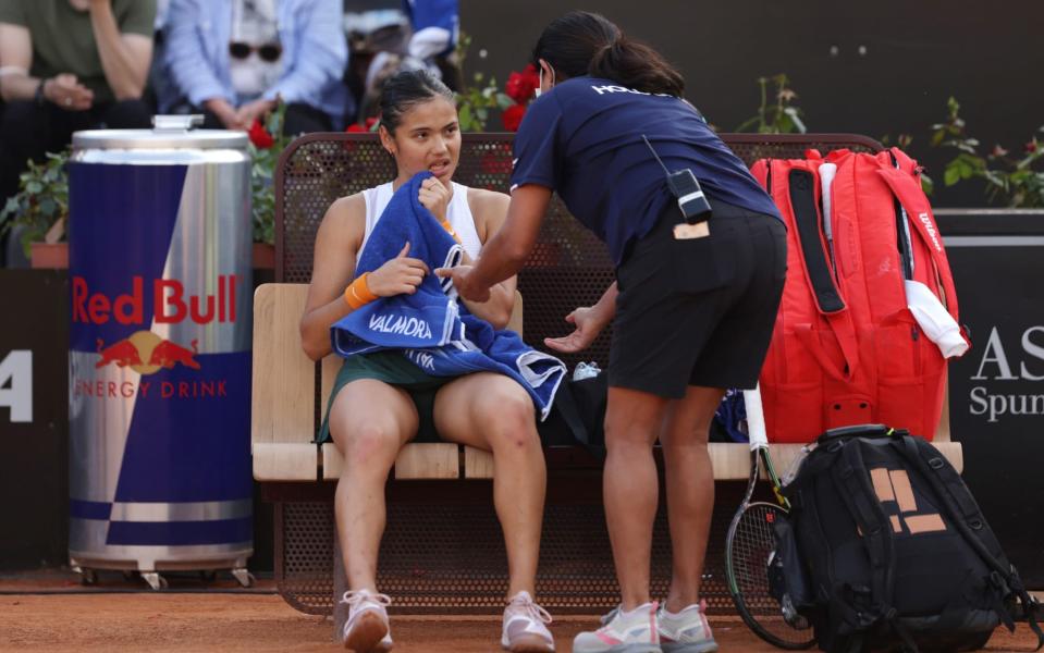 Emma Raducanu of Great Britain receives treatment in her women's singles first round match against Bianca Andreescu of Canada during day three of Internazionali BNL D'Italia at Foro Italico on May 10, 2022 in Rome, Italy. - GETTY IMAGES