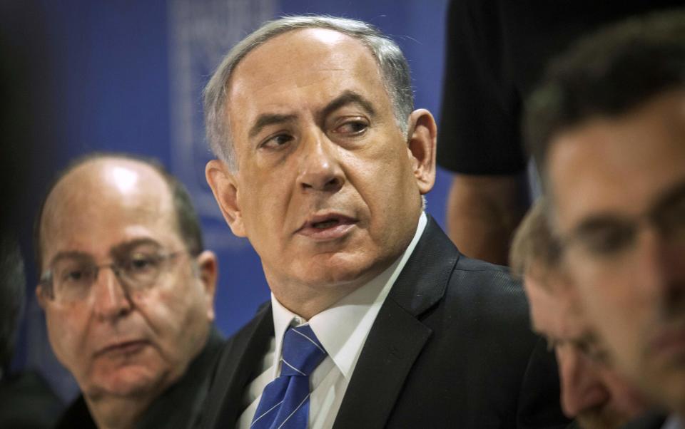 Israel&#39;s Prime Minister Benjamin Netanyahu (C) and Defence Minister Moshe Yaalon (L) attend a cabinet meeting in Tel Aviv July 31, 2014. Netanyahu, facing international alarm over a rising civilian death toll in Gaza, said on Thursday he would not accept any ceasefire that stopped Israel completing the destruction of militants&#39; infiltration tunnels. Gaza officials say at least 1,372 Palestinians, most of them civilians, have been killed in the battered territory and nearly 7,000 wounded. Fifty-six Israeli soldiers have been killed in Gaza clashes and more than 400 wounded. Three civilians have been killed by Palestinian shelling in Israel. REUTERS/Dan Balilty/Pool (ISRAEL - Tags: CONFLICT MILITARY POLITICS CIVIL UNREST HEADSHOT)