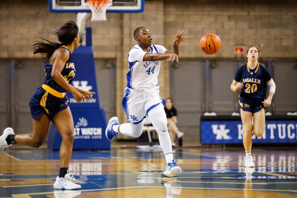 Kentucky forward Dre’una Edwards (44) passed the ball to a teammate during Saturday’s game against La Salle Explorers. She has led the Wildcats in scoring three times this season, all UK wins.