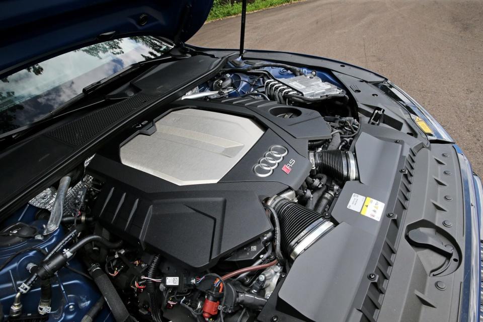 搭載的4.0L V8雙渦輪引擎經過調校優化，最大輸出調漲為630hp/86.7kgm。