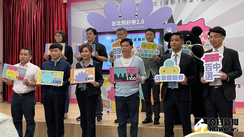 ▲台北市長柯文哲25日參與熊好券抽獎記者會，並於會後接受媒體訪問。（圖／記者丁上程攝，2022.10.25）