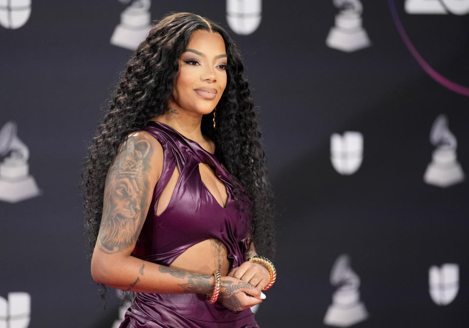 ARCHIVO - Ludmilla llega la 23a entrega anual del Latin Grammy en la Arena Mandalay Bay Michelob Ultra el jueves 17 de noviembre de 2022. Ludmilla lanzó la canción “No_Se_Ve.mp3” con Emilia el 3 de mayo de 2023. (Foto AP/John Locher, archivo)