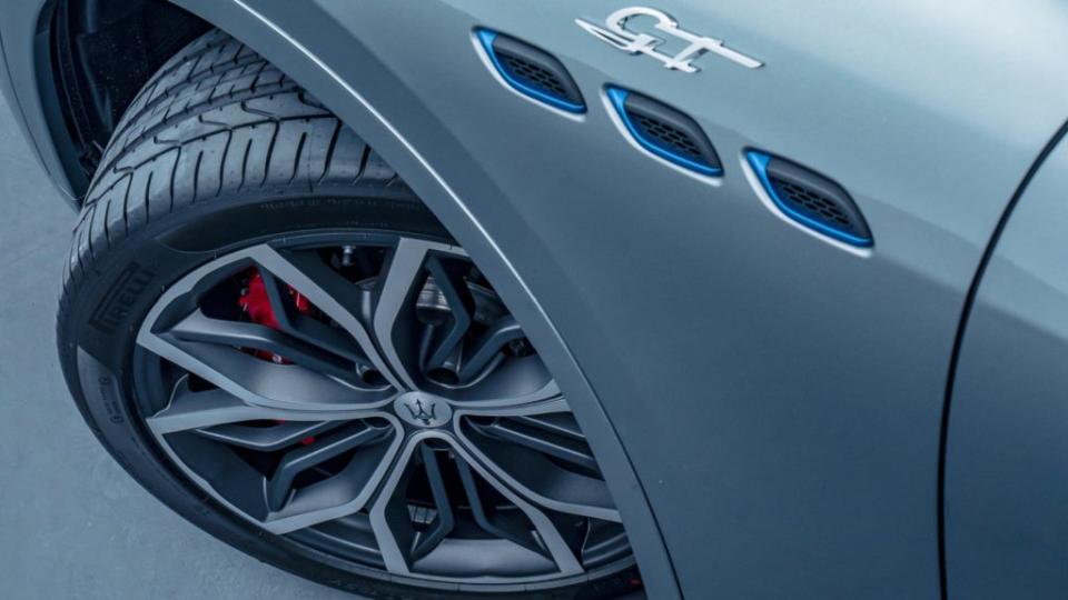 Levante GT Performance升級配備21吋Eracle式樣輪圈以及紅色煞車卡鉗。(圖片來源/ Maserati)