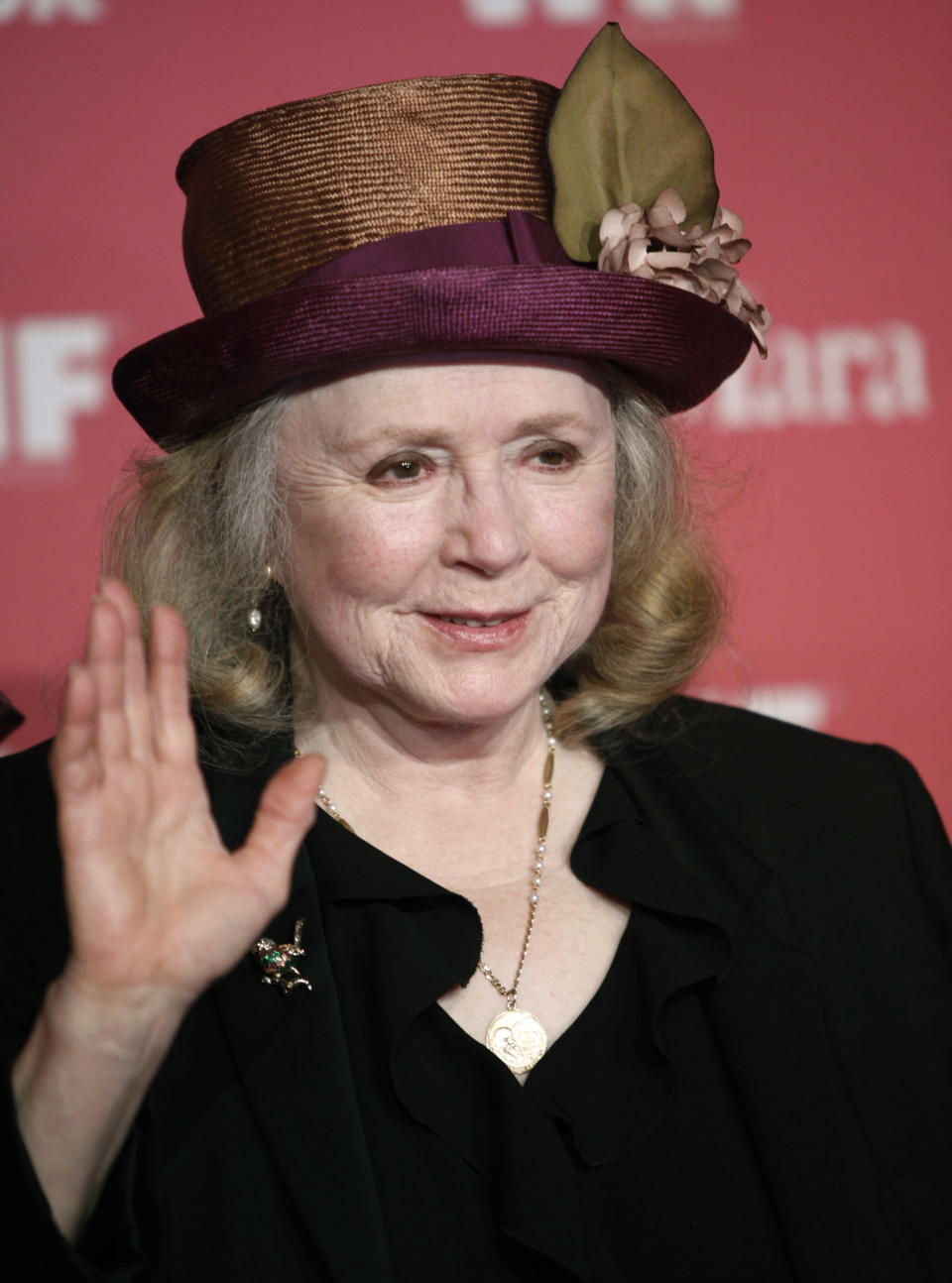 FILE - Actress Piper Laurie arrives at the Women in Film Crystal Lucy Awards, Friday June 12, 2009, in Los Angeles. Laurie, the strong-willed, Oscar-nominated actor who performed in acclaimed roles despite at one point abandoning acting altogether in search of a “more meaningful” life, died early Saturday, Oct. 14, 2023, at her home in Los Angeles. She was 91. (AP Photo/Matt Sayles, File)