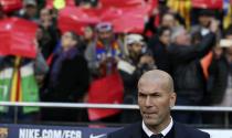 Football Soccer - Barcelona v Real Madrid - Spanish La Liga Santander- Nou Camp Stadium, Barcelona, Spain - 3/12/16. Real Madrid's coach Zinedine Zidane before the "Clasico". REUTERS/Sergio Perez