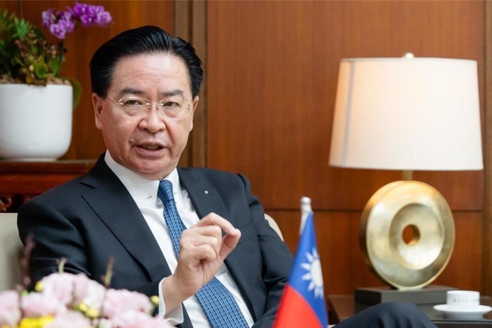 外交部長吳釗燮4月30日接受「日本經濟新聞」及「日經亞洲」聯合訪問。（外交部提供）