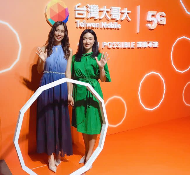 詹家姊妹盛裝參加台灣大哥大5G開台記者會。劉雪貞提供