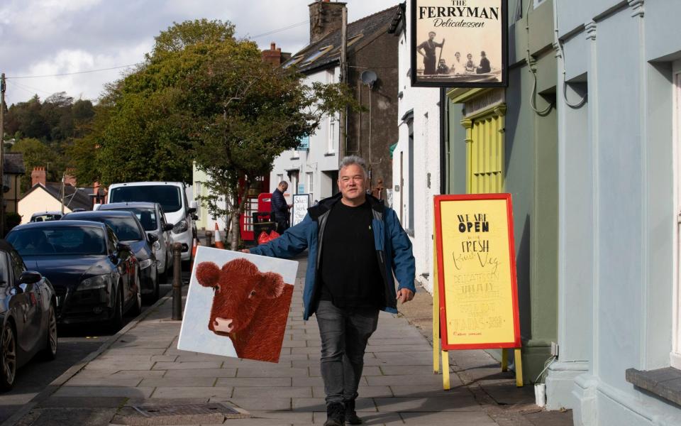 The comedian Stewart Lee plying his trade in Laugharne - Emyr Young