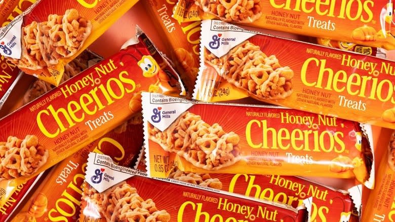 close up pile of Honey Nut Cheerios Treat Bars