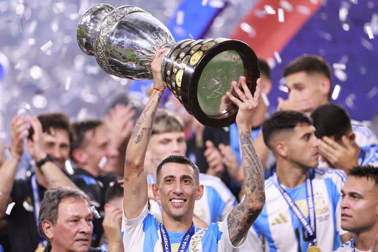 Ángel Di María se fue envuelto en la emoción plena y festejando un nuevo título con la selección argentina, el cuarto de su carrera