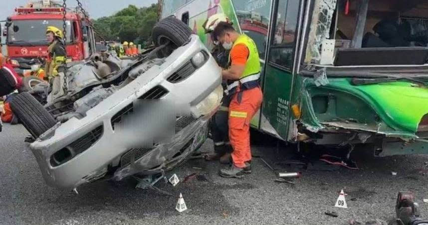 國道3號發生4死18傷嚴重車禍。（圖／民眾提供）