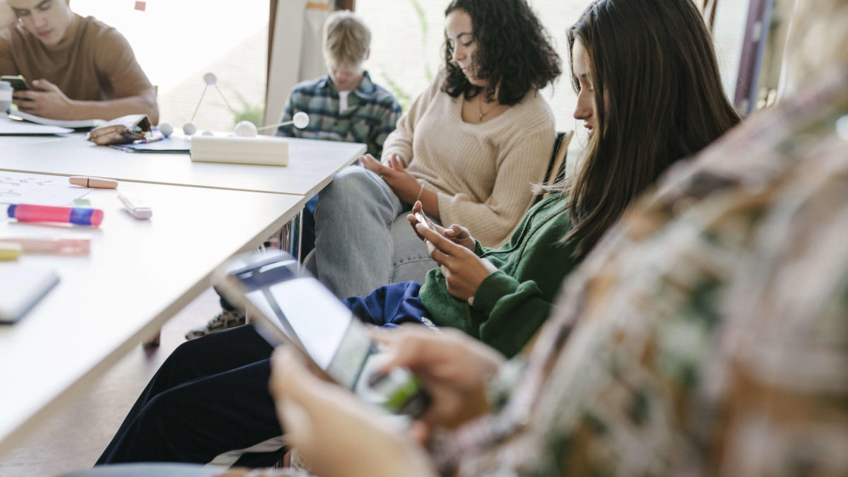 In Nederland Worden Mobiele Telefoons En Connected Horloges Verboden In De Klaslokalen 6298