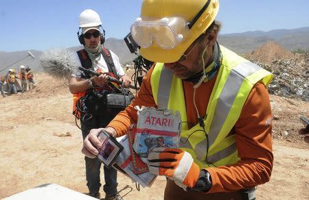 Archaeologist Andrew Reinhard shows off the first E.T. the Extra-Terrestrial cartridges recovered from the old Alamogordo landfill, in Alamogordo