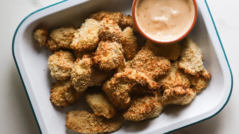 Baked chicken nuggets with sauce 