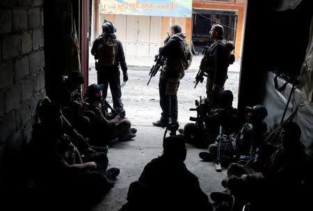 Iraqi special forces soldiers rest inside a house during a battle with Islamic State militants in Mosul, Iraq March 2, 2017. REUTERS/Goran Tomasevic