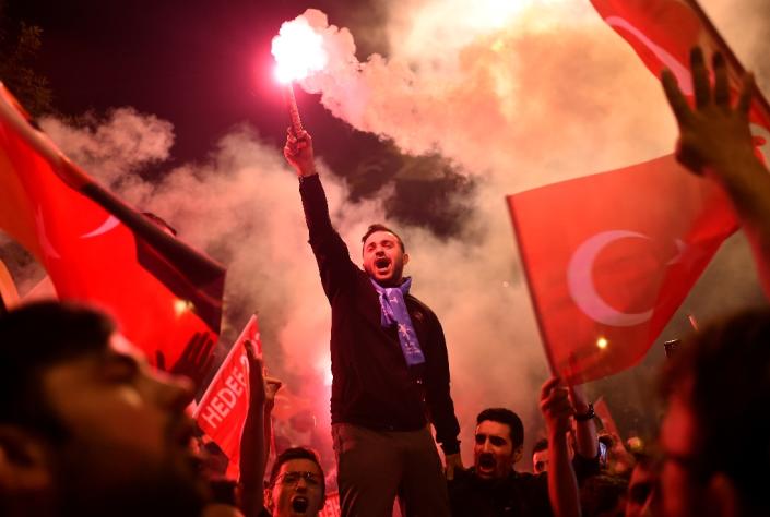 Crowds gathered outside Turkey's ruling Justice and Development Party (AKP) headquarters after results show President Recep Tayyip Erdogan on course for victory (AFP Photo/GURCAN OZTURK)