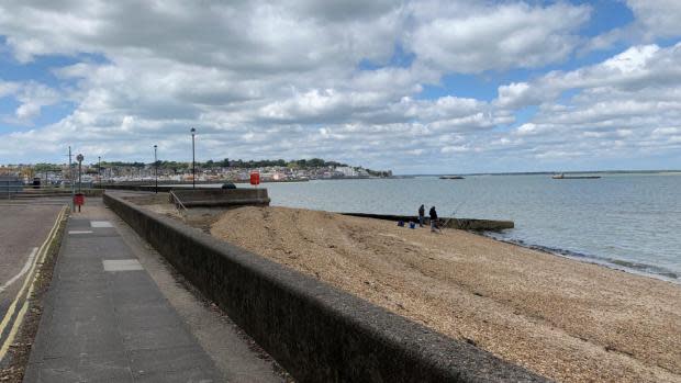 Isle of Wight County Press: East Cowes beach and Esplanade.