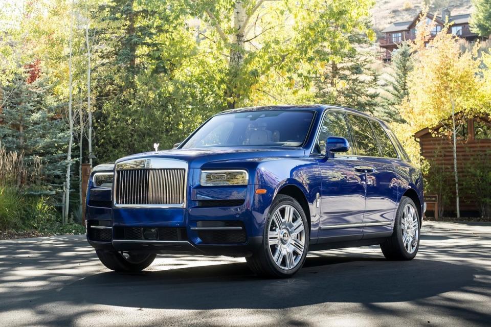 Rolls-Royce-Cullinan-2019-1.jpg