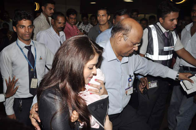 Aishwarya at the airport