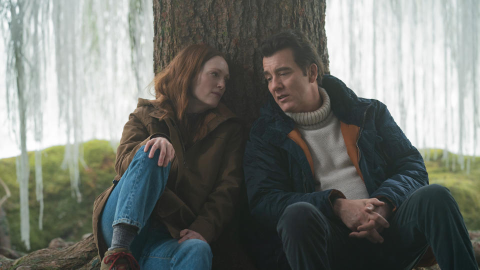 Julianne Moore is grieving the death of her husband (Clive Owen) in 'Lisey's Story'. (Apple TV+)