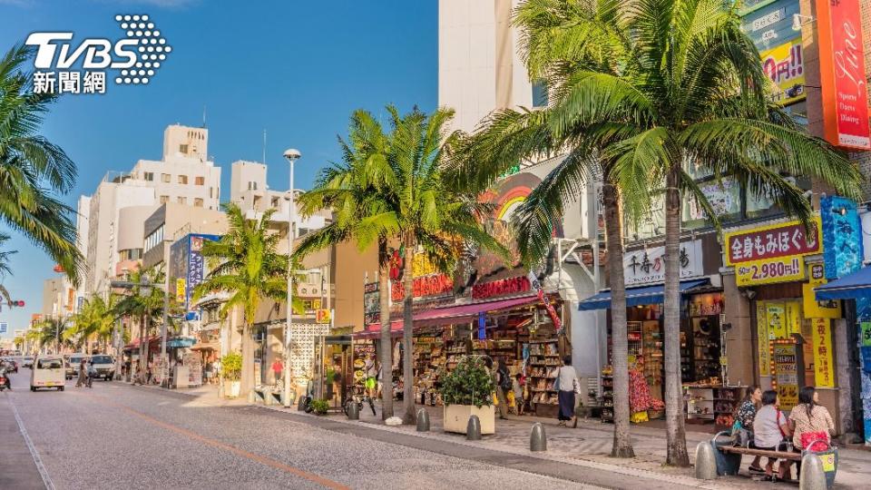 民眾到沖繩旅遊，讚嘆沒有垃圾桶也乾淨。（示意圖／shutterstock 達志影像）