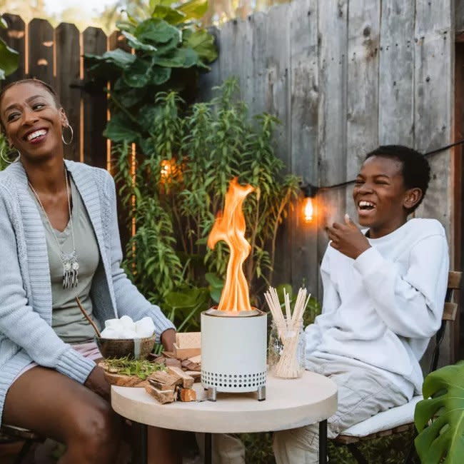 Family enjoys a fun night outside around their Mesa tabletop fire pit.