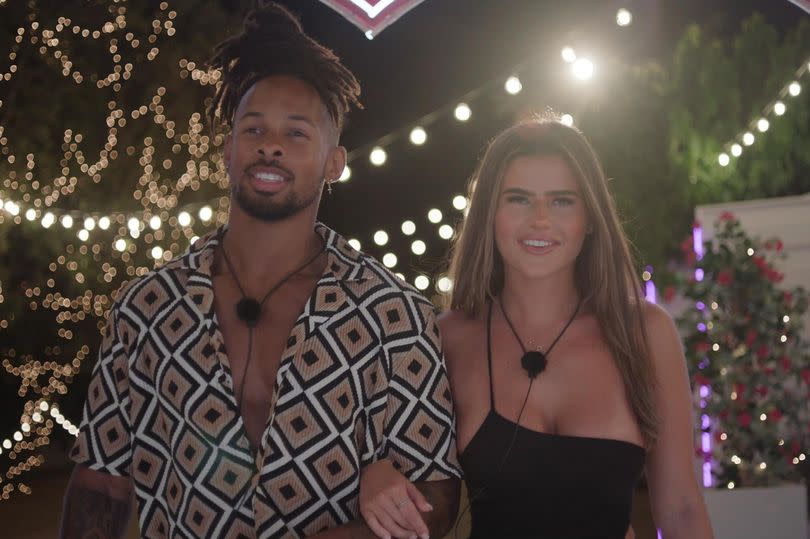 Konnor and Matilda enter the Love island villa