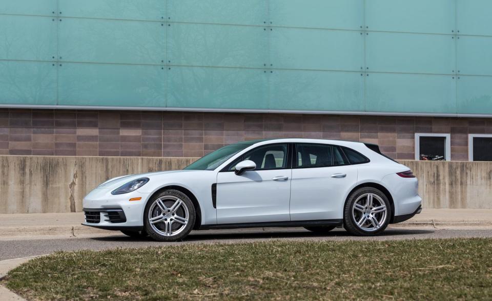 <p>The Sport Turismo, like the sedan, stretches 198.8 inches long over a 116.1-inch wheelbase. That's not only a lot larger than a 911, it's also longer than the Cayenne SUV-which is 193.6 inches long over a 114.0-inch wheelbase.</p>