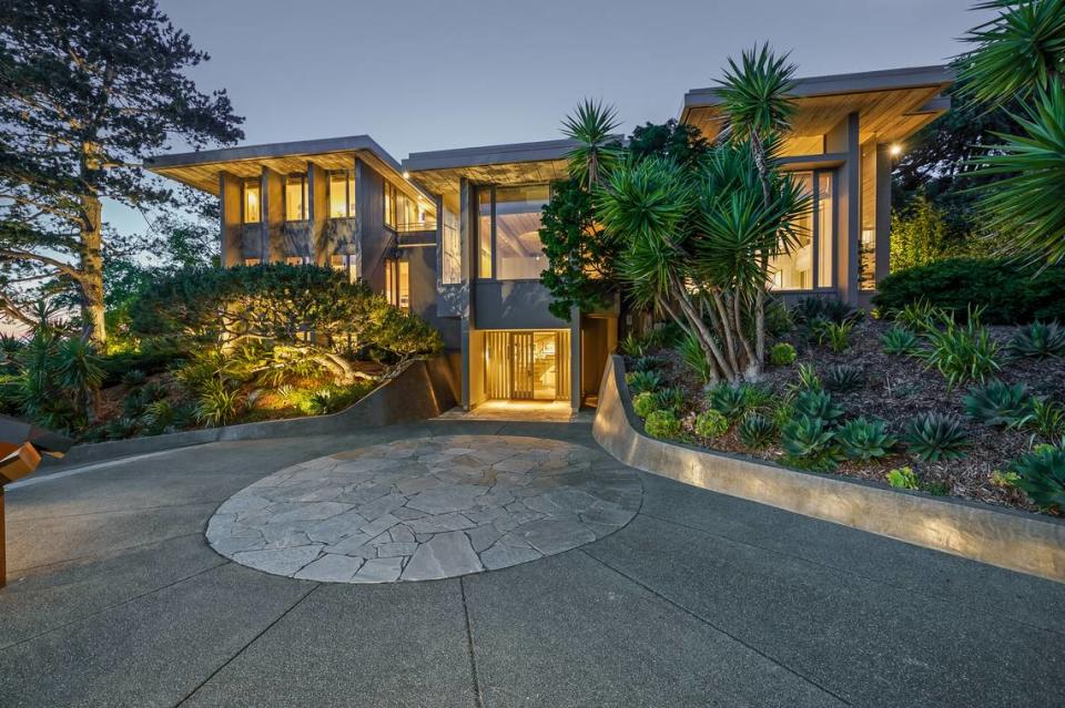 The Tiburon, California, home has views of the Golden Gate Bridge and San Francisco Bay.