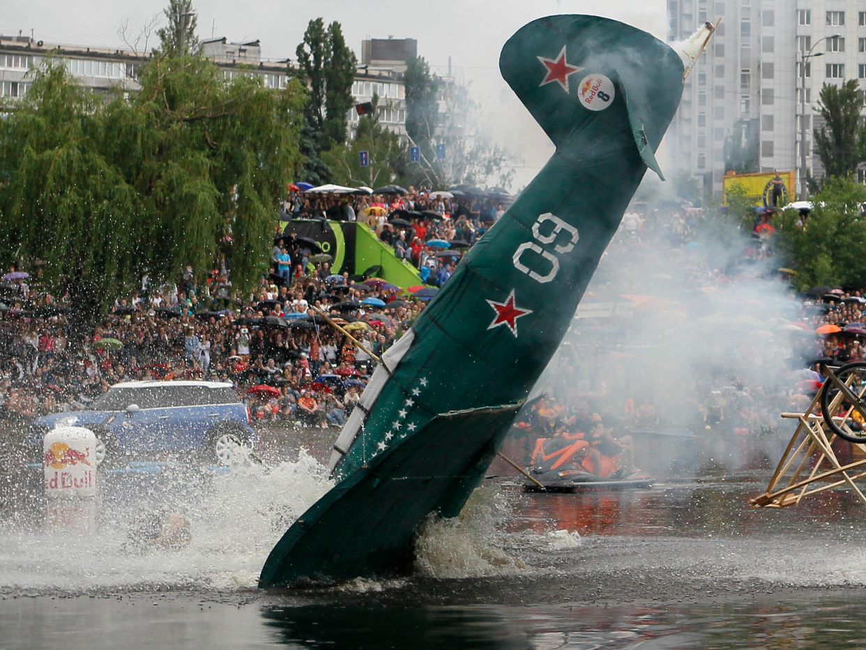 flugtag plane crash water