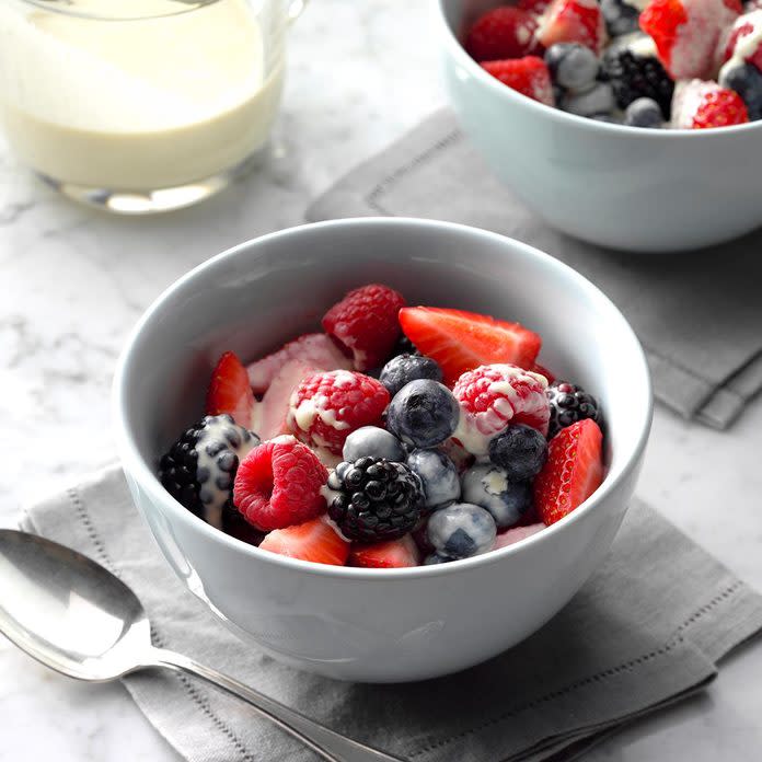 Berries With Vanilla Custard Exps Sscbz18 38253 B09 13 1b 2