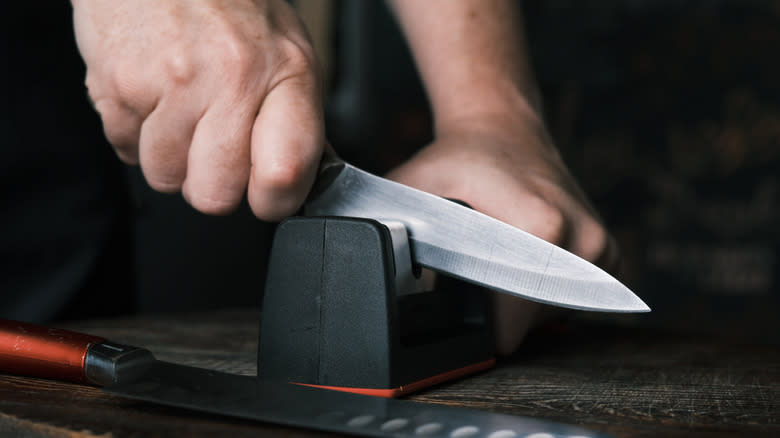 Sharpening a knife