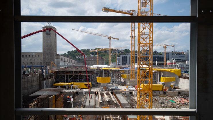 Vier Fünftel der Bauträger monieren, dass Baugenehmigungen, die Schaffung von Planungsrecht und die Bauleitplanung bei Kommunen in der Coronakrise noch länger dauere als ohnehin üblich. Foto: dpa