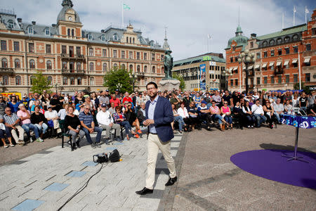 FILE PHOTO: Jimmie Akesson, leader of the Sweden Democrats, campaigns ahead of the Swedish general election which will be held on September 9, 2018, in Sundsvall, Sweden August 17, 2018. Mats Andersson/TT News Agency/via REUTERS/File Photo