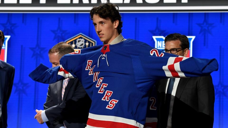 Rangers select Gabriel Perreault in first round of 2023 NHL Draft